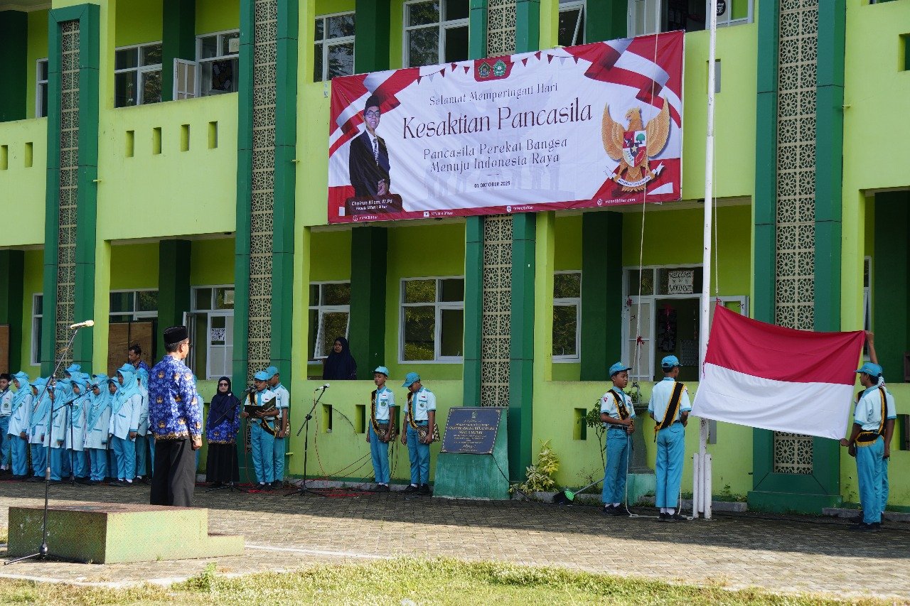 MTsN 3 Blitar Gelar Upacara Peringatan Hari Kesaktian Pancasila