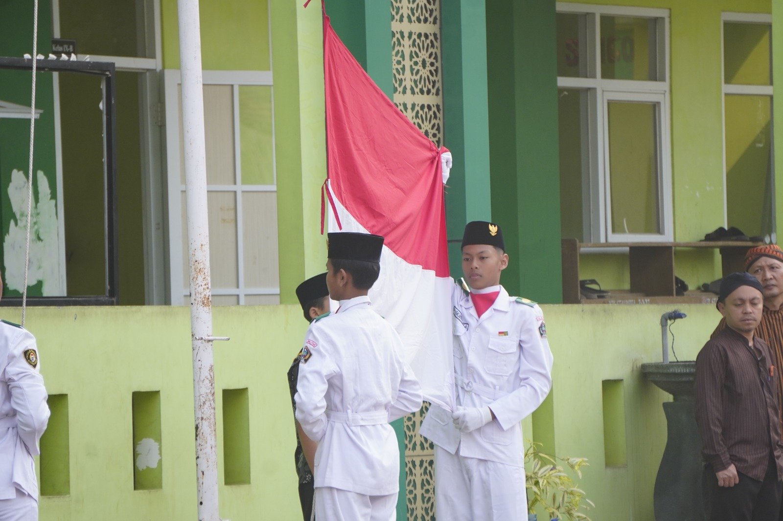 HUT ke-81 RI, MTsN 3 Blitar Ajak Murid Lawan Kebodohan dan Kemalasan